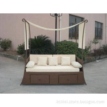 White Roofed Outdoor Rattan Daybed For Balcony / Poolside /